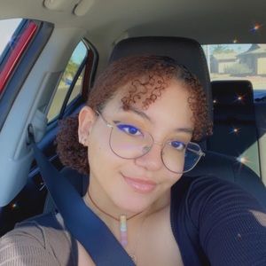 Meet your Posher, Simone